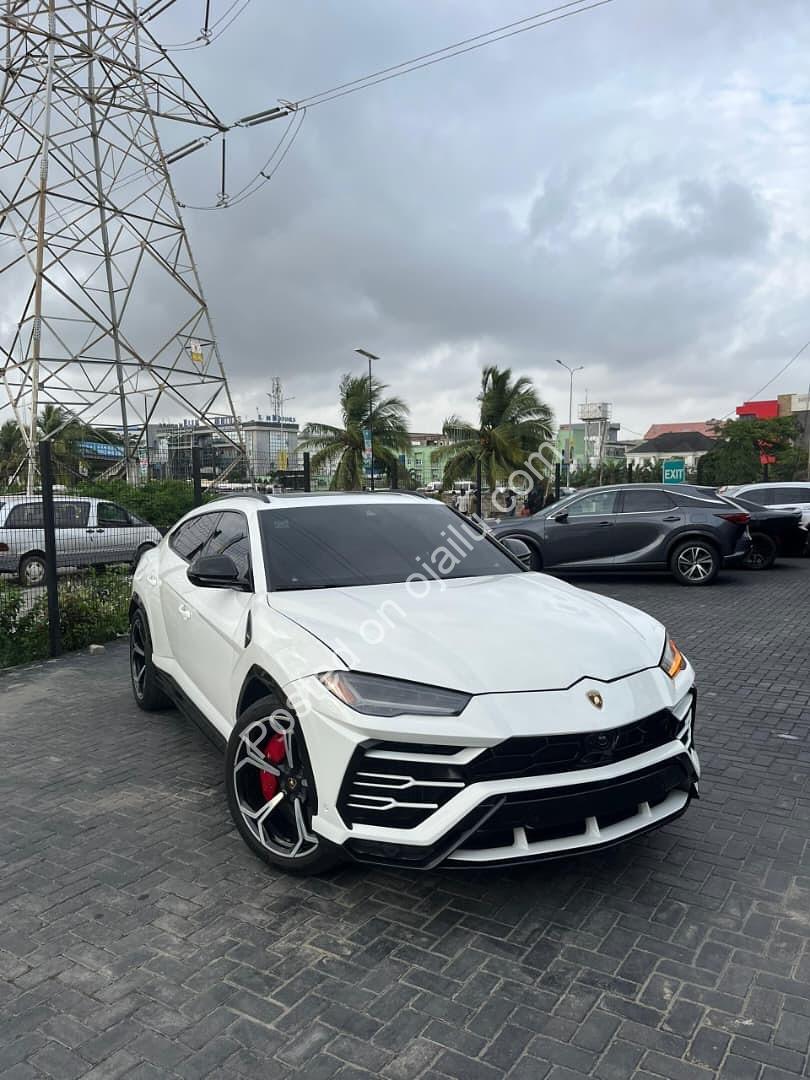 2020 Lamborghini Urus: Mint, Low-Mileage Super SUV
