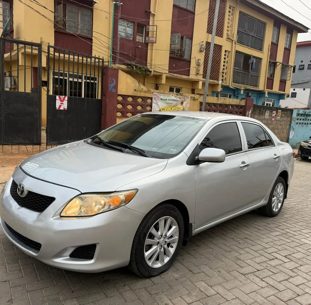 2009 Toyota Corolla: Luxury & Tech, Fully Paid