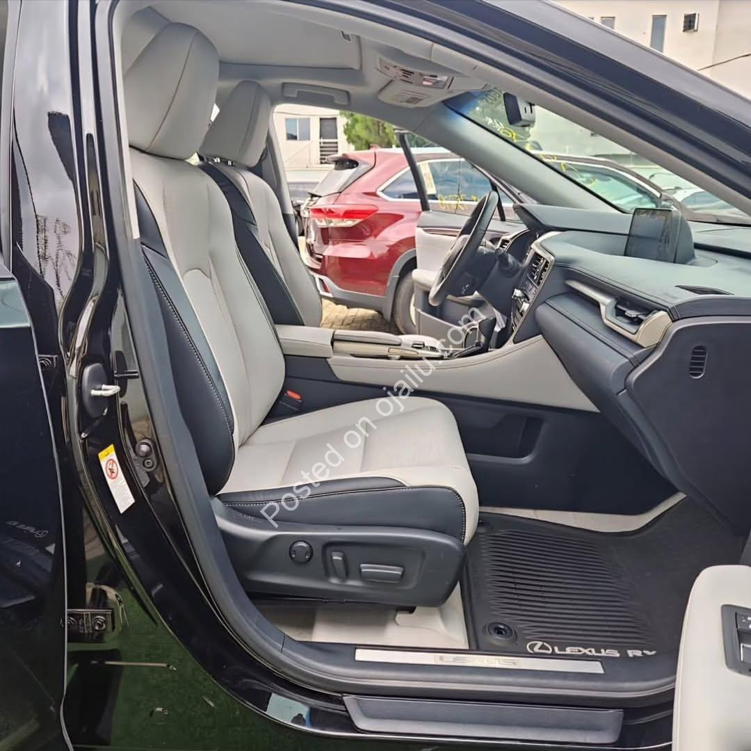 Luxury & Reliability: 2016 Lexus RX350 SUV