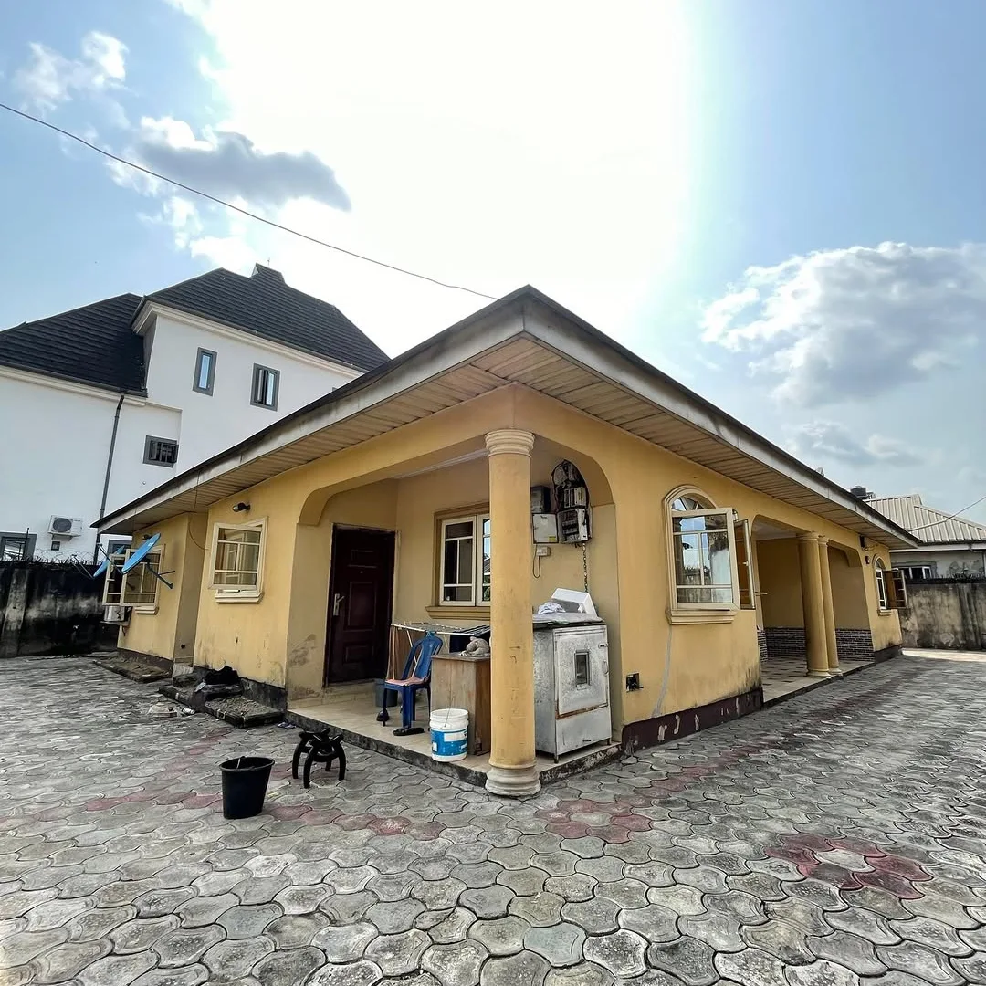 Spacious 4-Bed Bungalow on 1.5 Plots | Prime Location