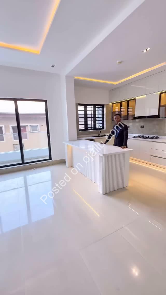 Lekki’s Elite 3-Bed with Pool & Gym