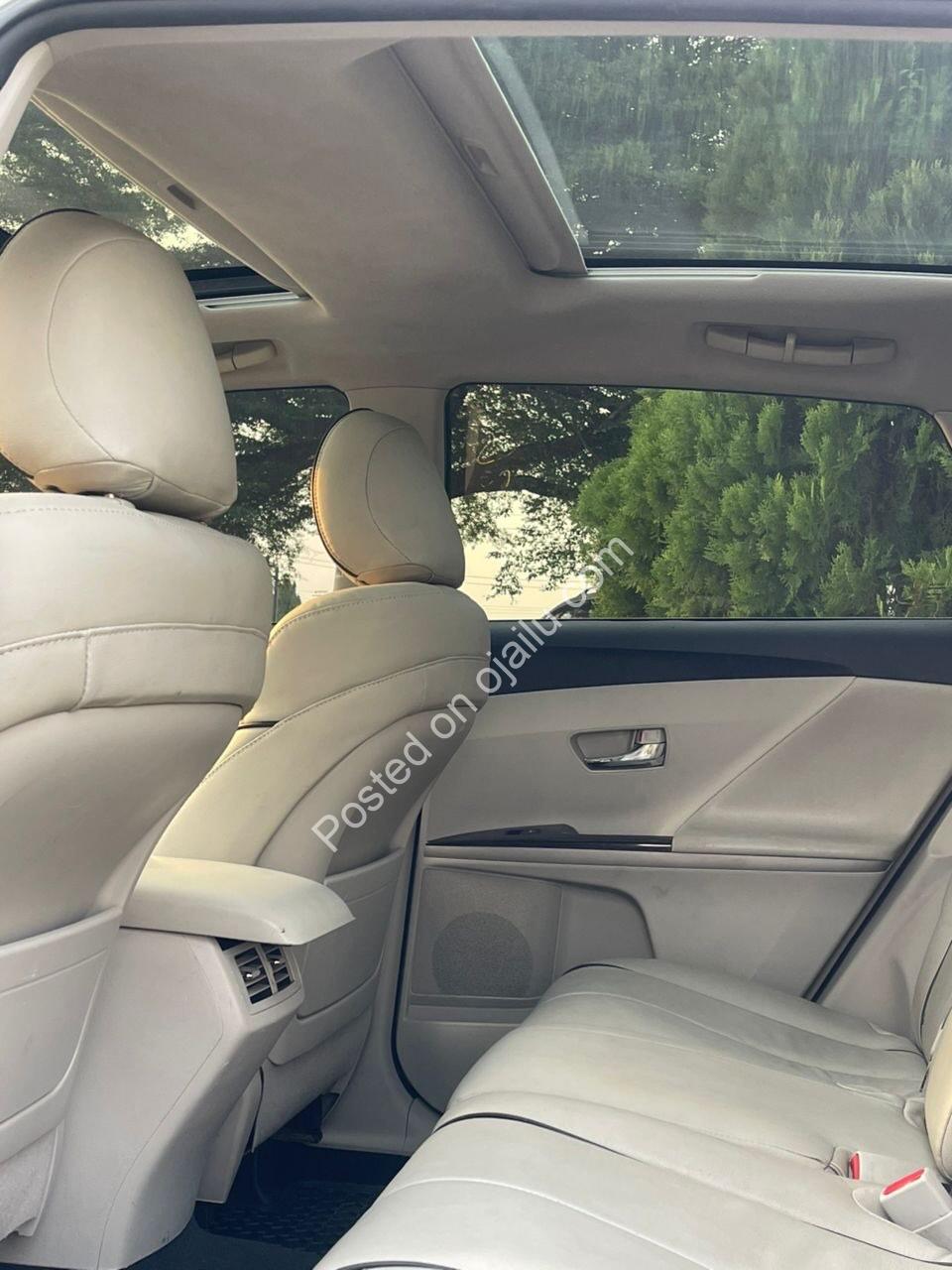 Luxury 2011 Venza XLE: Nationwide Delivery