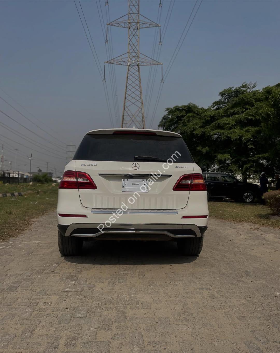 Luxury 4matic SUV: Sunroof & Camera, 23.5M