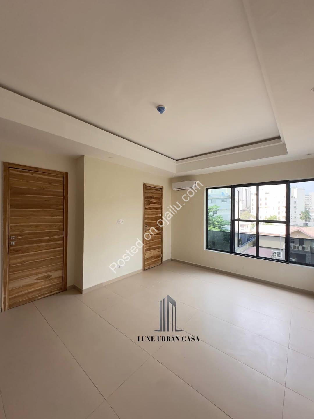 Victoria Island Luxury: Pool, Gym & Ensuite Bliss