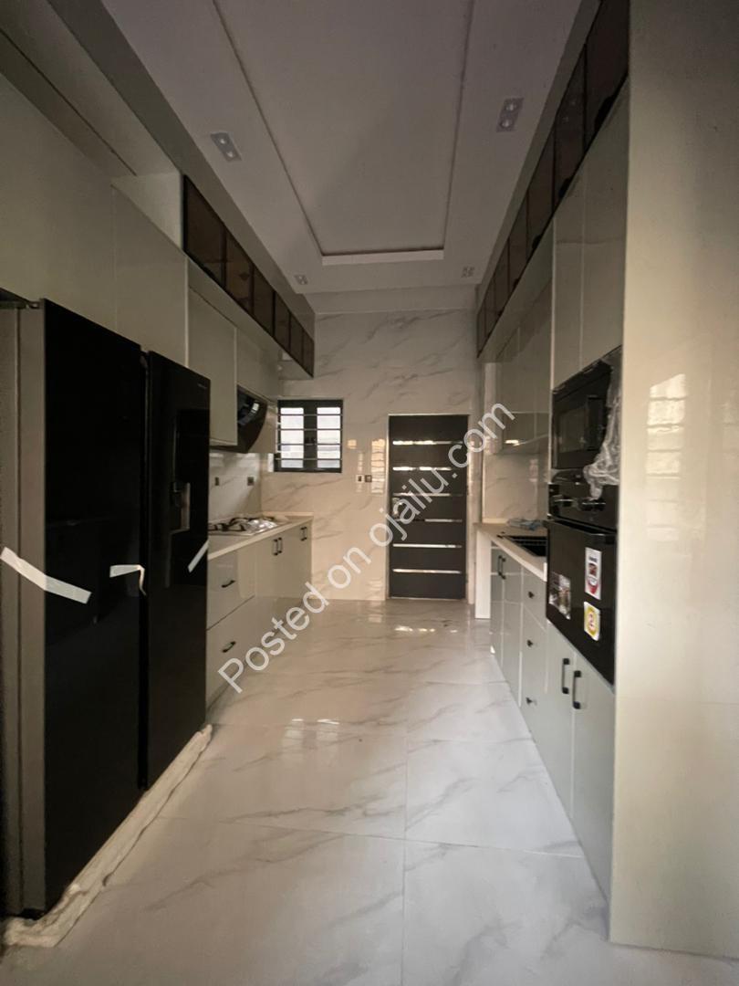 Elegant 5-Bedroom Haven with Resort-Style Pool & BQ