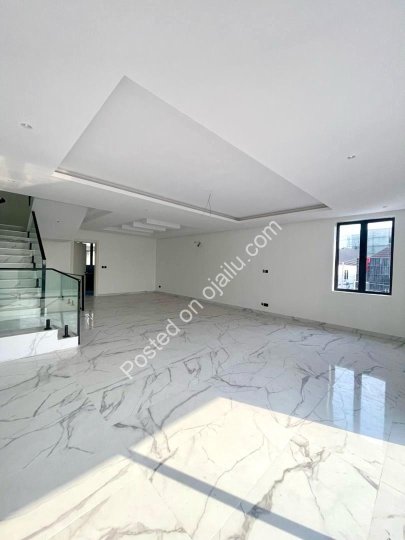 Lekki Phase 1: 5-Bed Terrace Duplex in Gated Estate