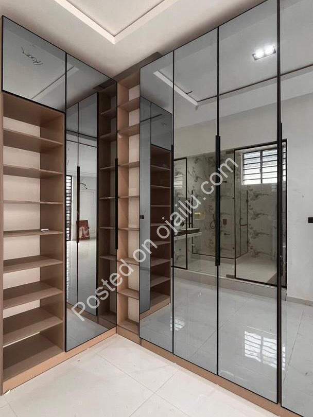 Chevron’s Crown Jewel: 5-Bed Duplex with Pool & BQ