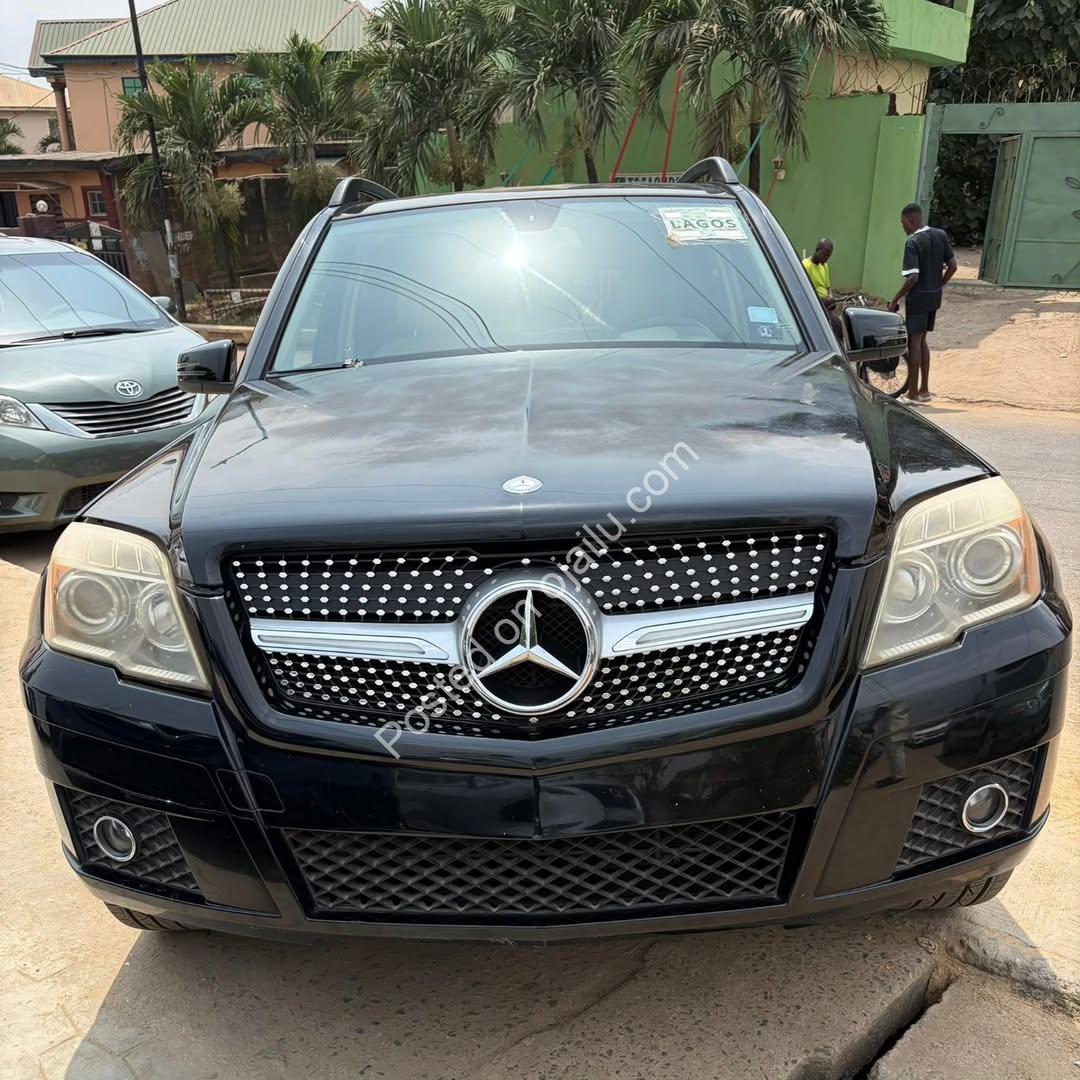 Luxury 2010 Mercedes GLK 350: Drive Prestige for ₦11.6M