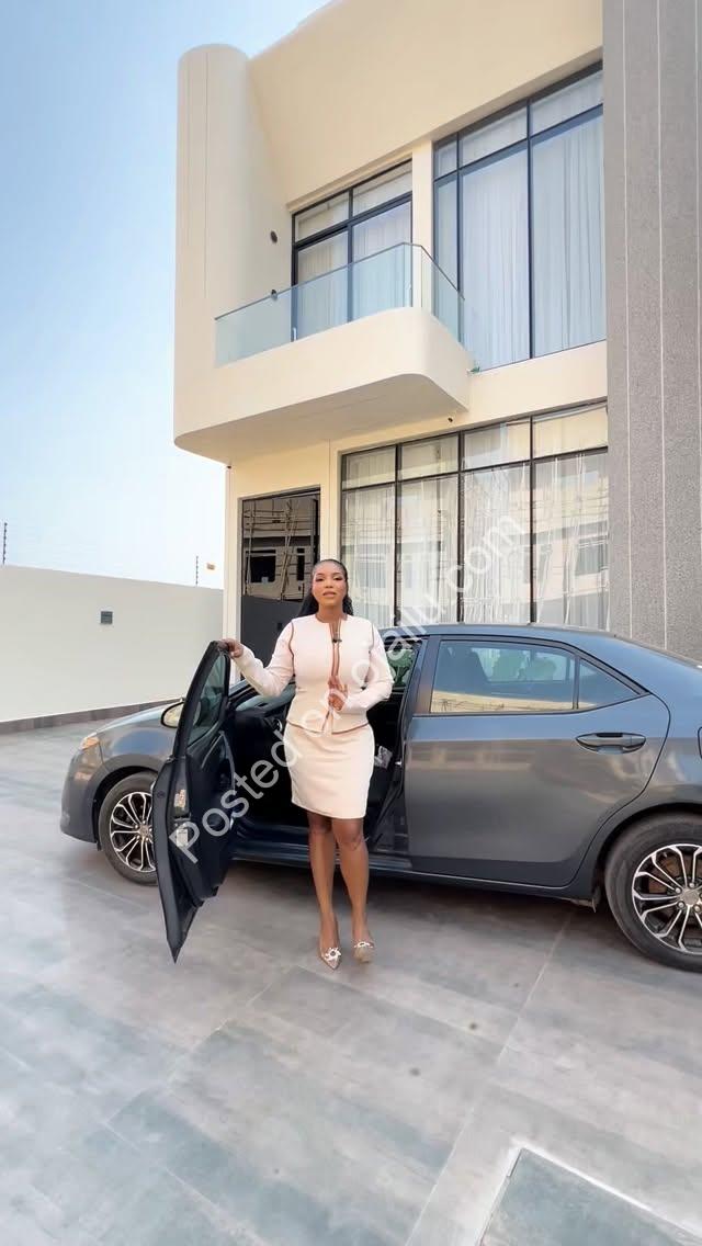 Lekki Phase 1 Sanctuary: 5-Bedroom Oasis with Cinema & Pool