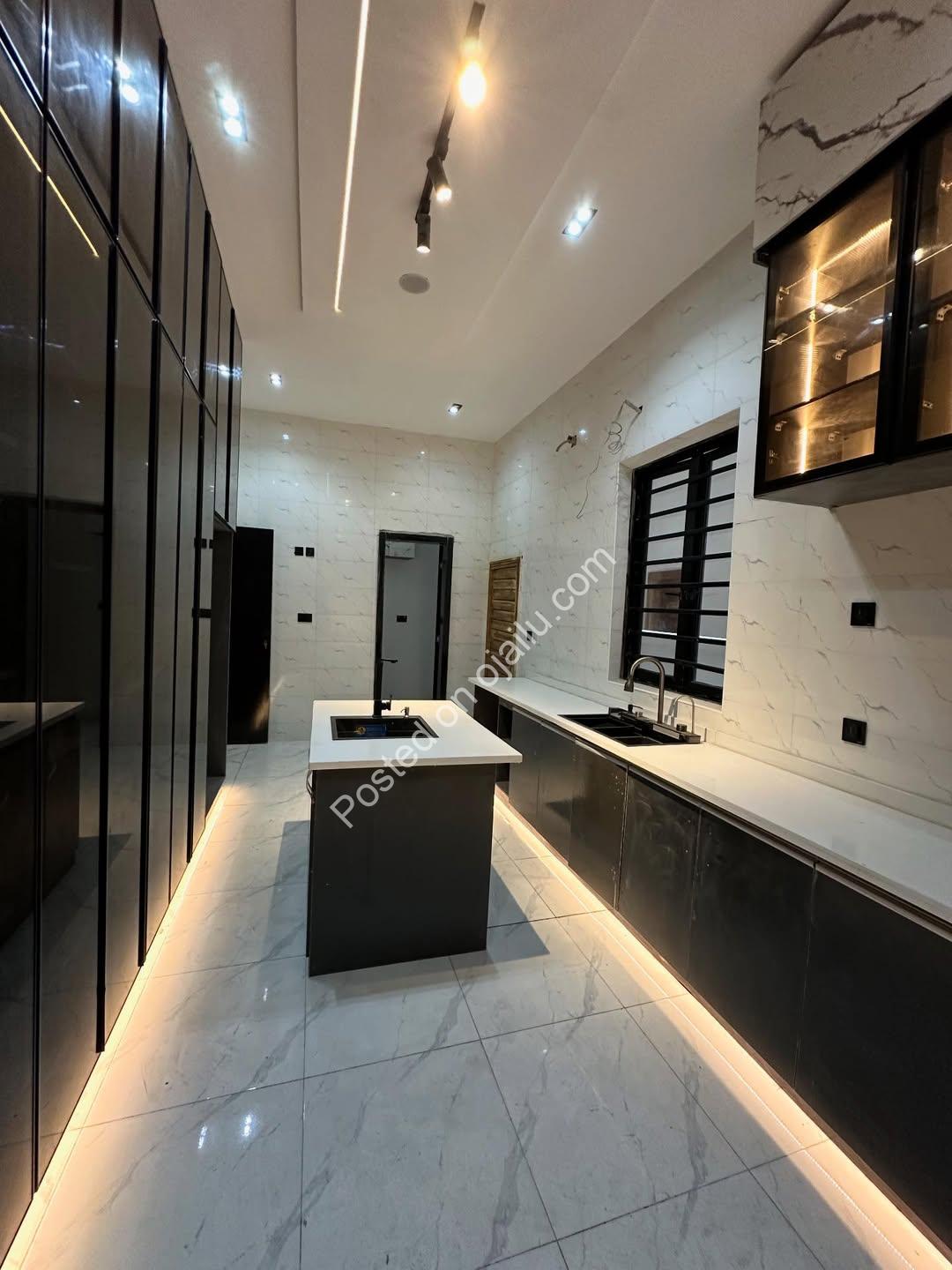 Lekki’s Ultimate 5-Bedroom Estate with Rooftop Oasis