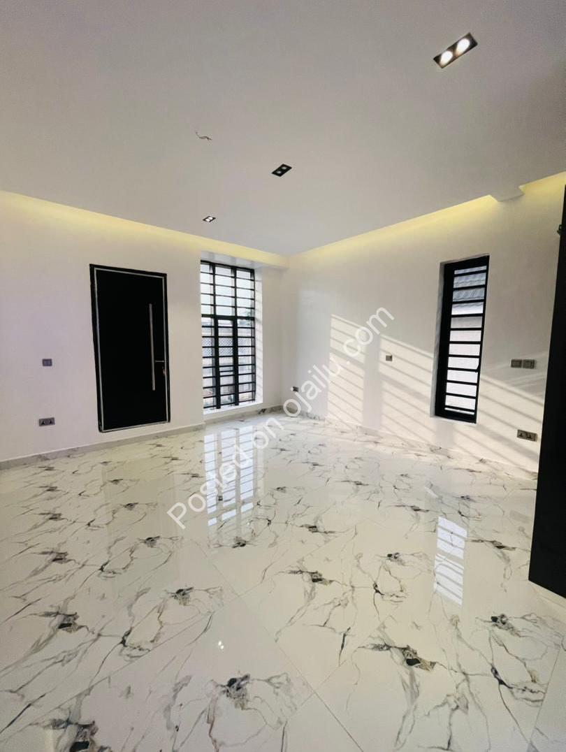 Adeniyi Jones Gem: 5BR Duplex with BQ & Luxury Finishes