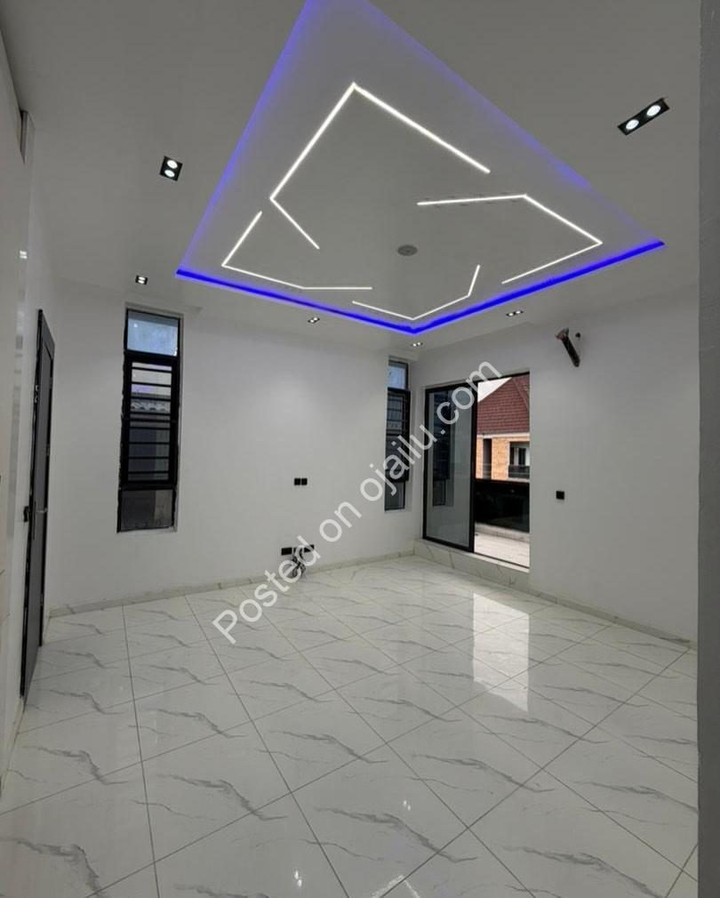 Exquisite 5-Bed VGC Haven with Pool & Luxury Finishes