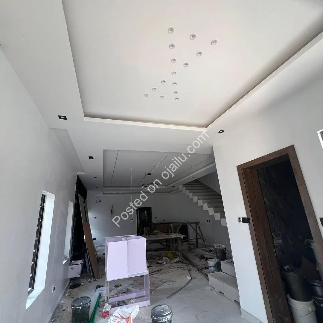 Exclusive 3-Bed Duplex with BQ in Serene Shell Estate