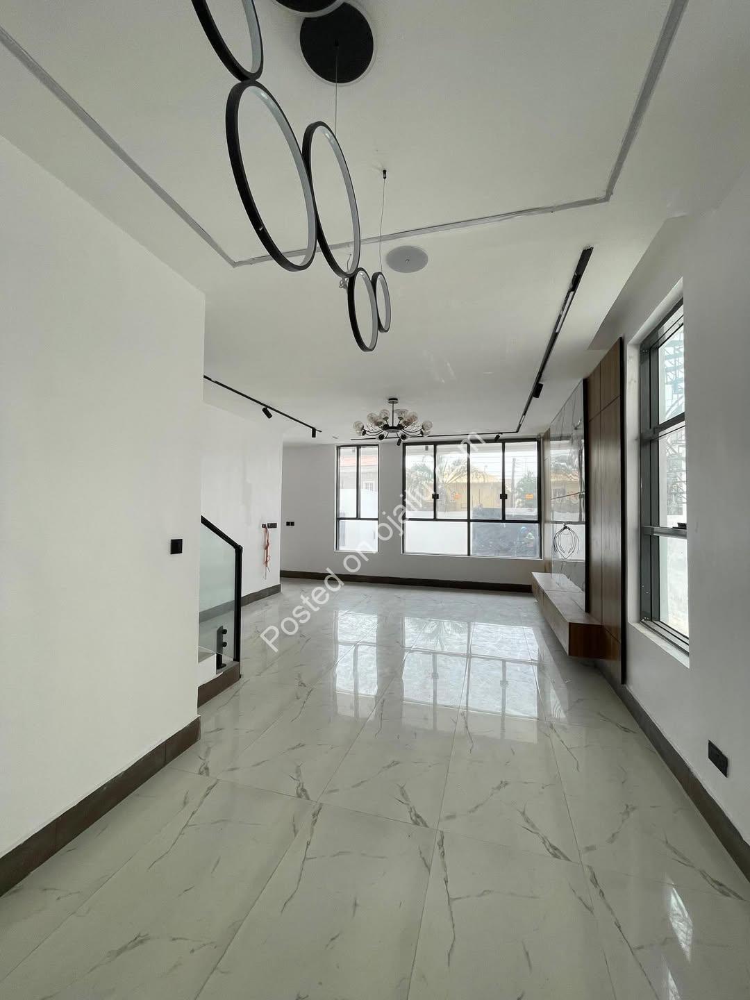 Lekki’s Finest: 5-Bedroom Palace with Pool & Privacy