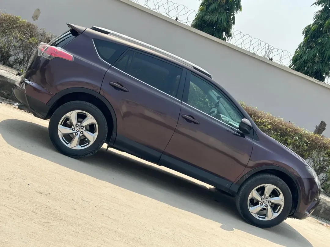 2017 Toyota RAV-4: Flawless Import, AC Ice Cold