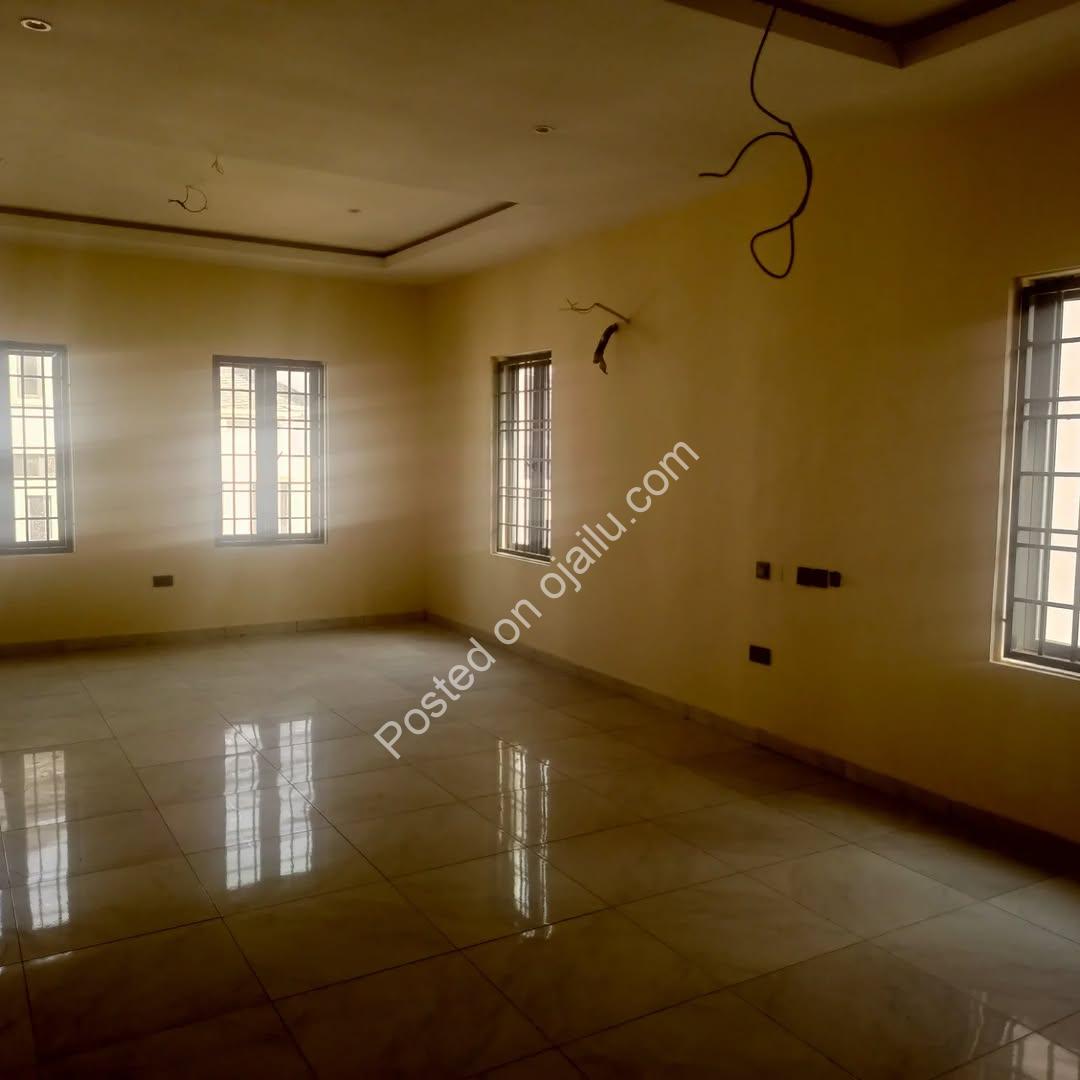 Spacious 5-Bedroom Duplex with BQ in Prestigious Guzape