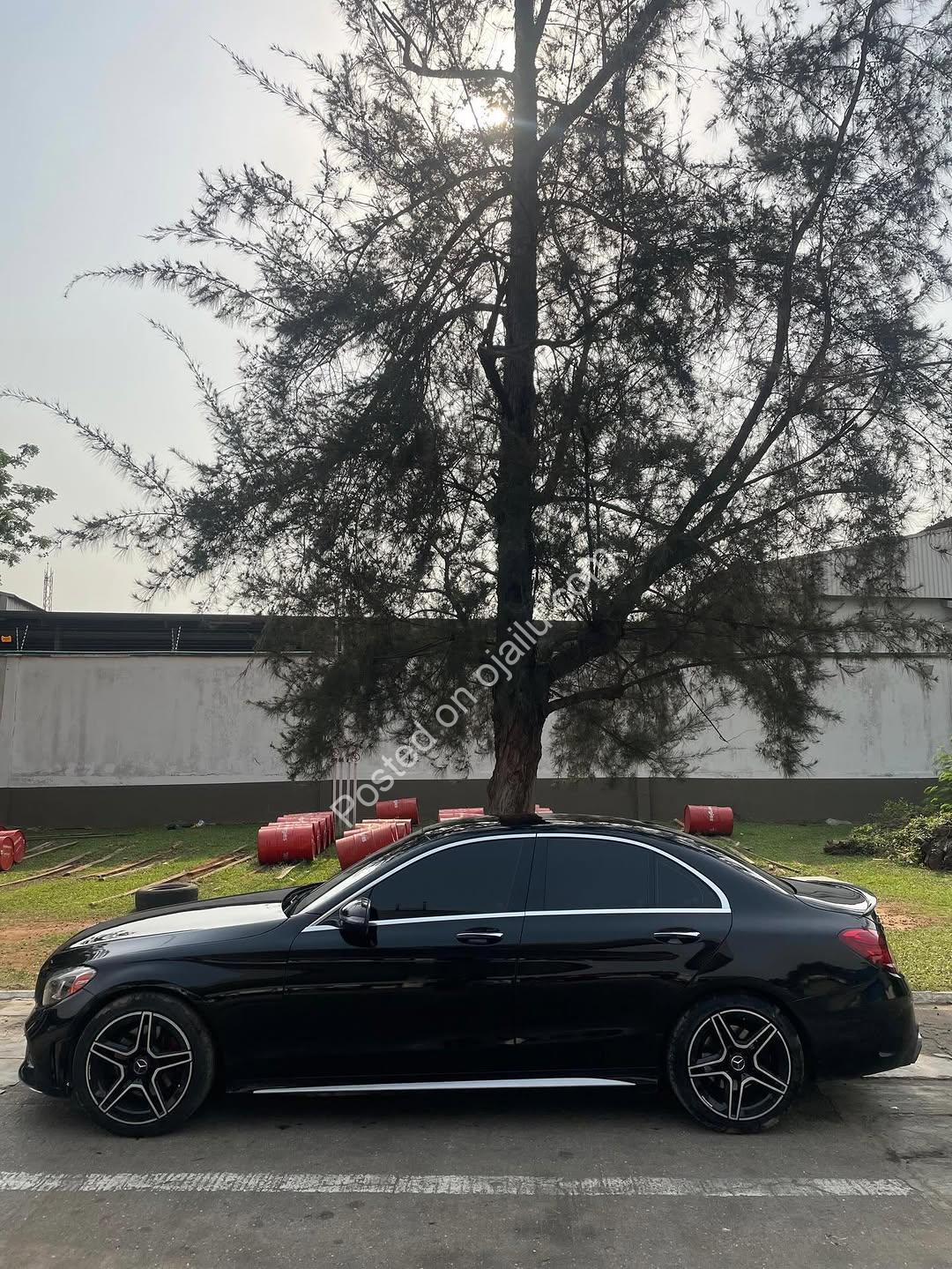 Luxury Sport Sedan: 2017 Mercedes C 300