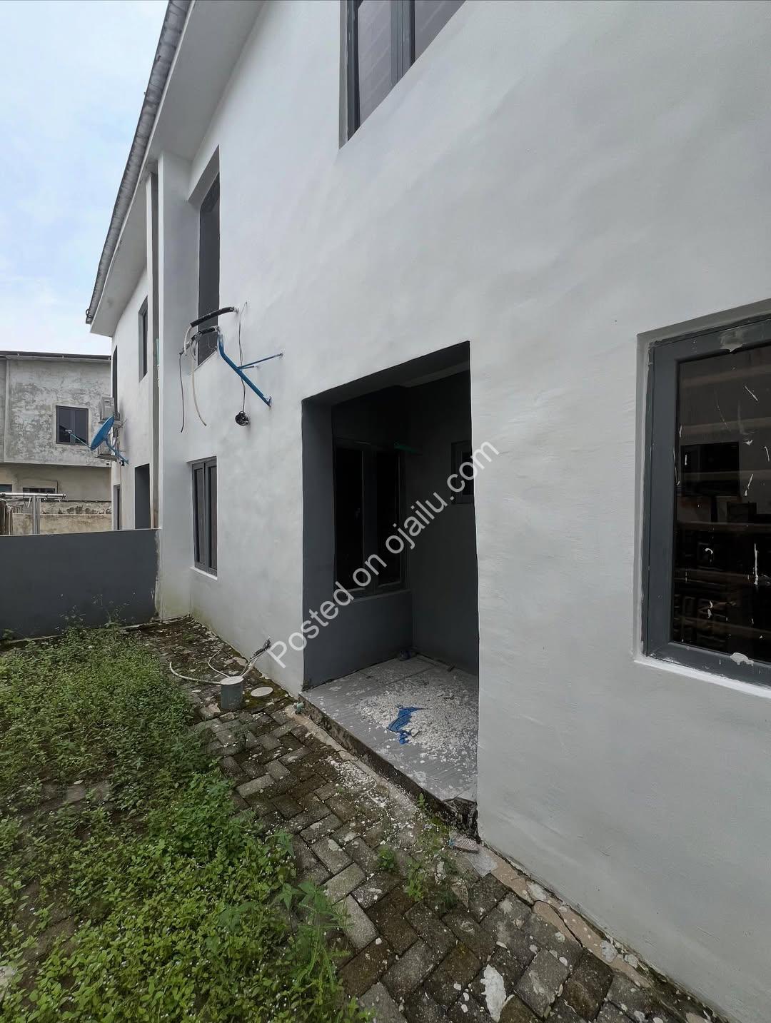 Stunning 4-Bed Terrace Duplex with BQ in Ajah
