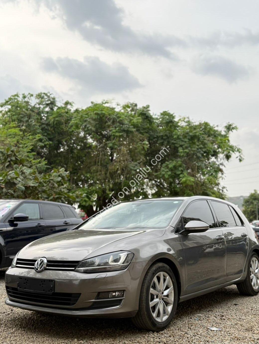 2017 VW Golf: Panoramic Roof, Leather & Keyless Entry