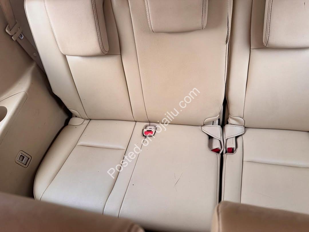 Blue 2016 Highlander: Luxury & Tech for 24M