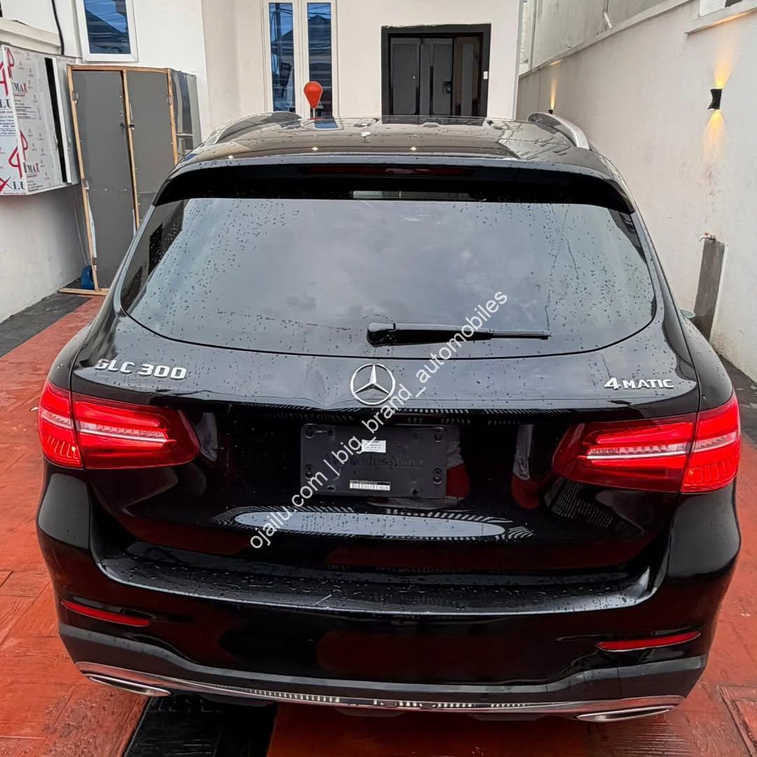 Luxury 2016 Mercedes GLC300: Pristine & Powerful