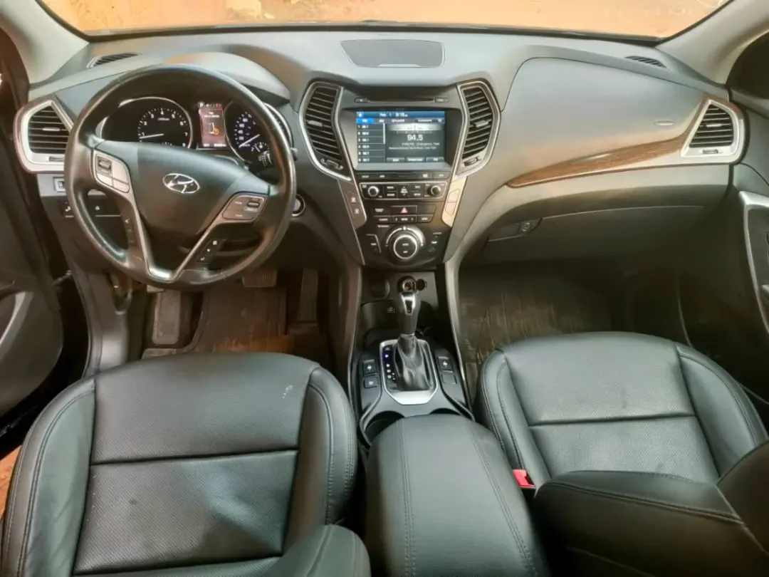 Luxury SUV: 6-Cyl Power & Pano Roof