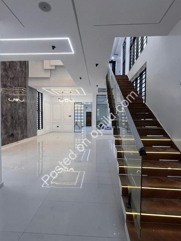 Chevron’s Crown Jewel: 5-Bed Duplex with Pool & BQ