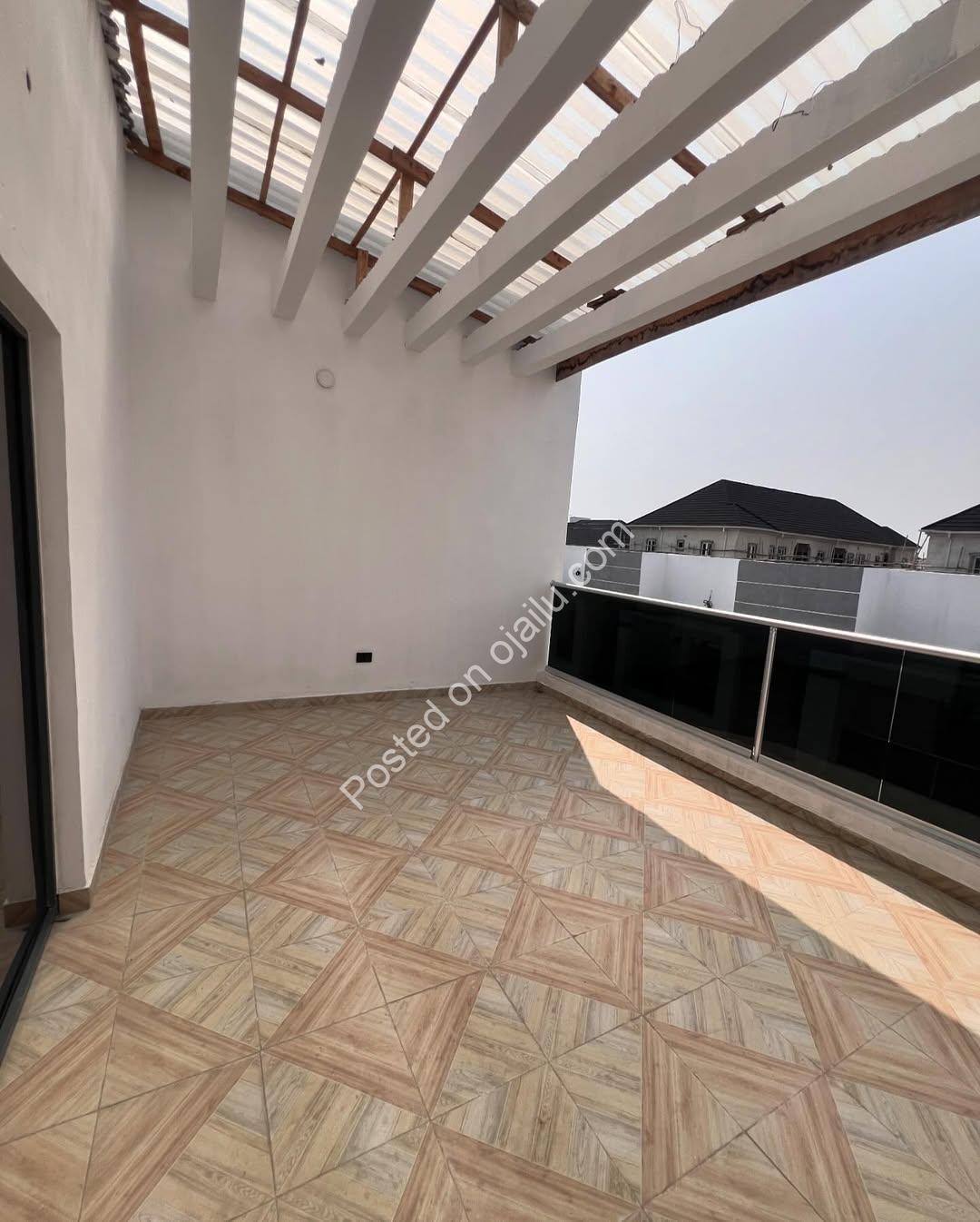 5-Bed Ensuite Duplex with Rooftop Terrace in Lekki