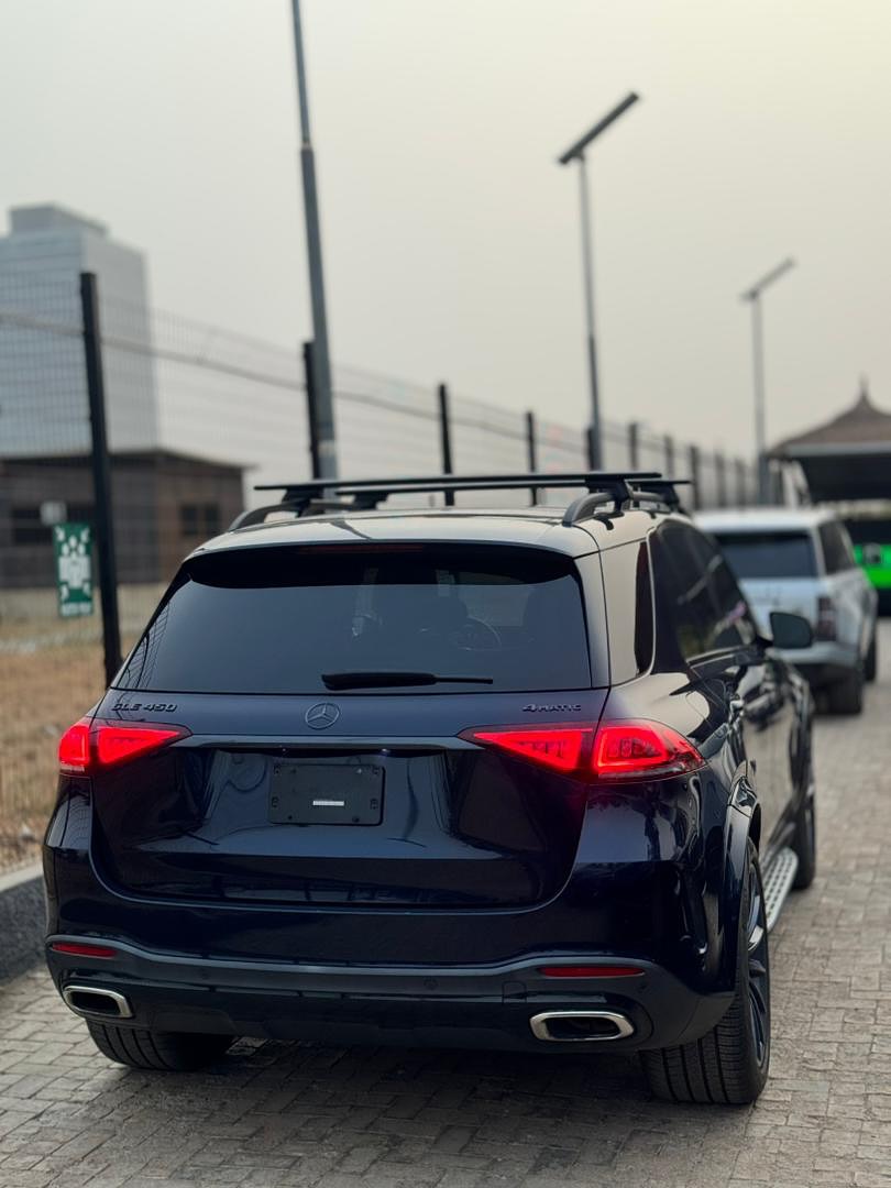 Luxury SUV: Roomy, Powerful, & Duty-Paid