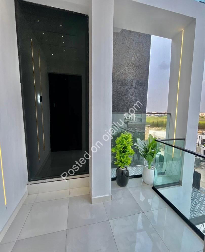 5-Bedroom Haven with Pool & Jacuzzi in Flood-Free Chevron