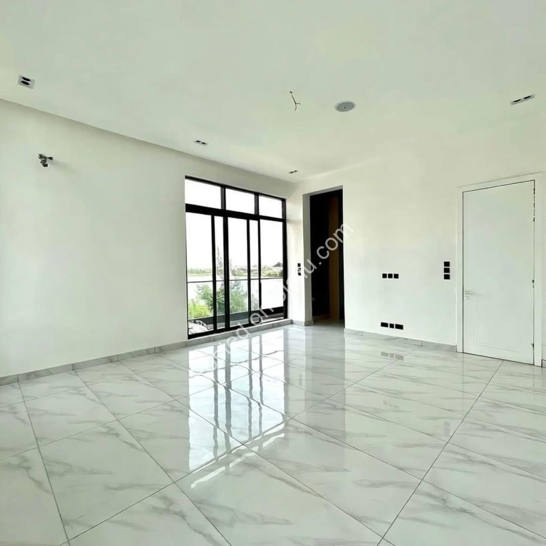 Elegant 5-Bedroom Oasis with Pool in Lekki