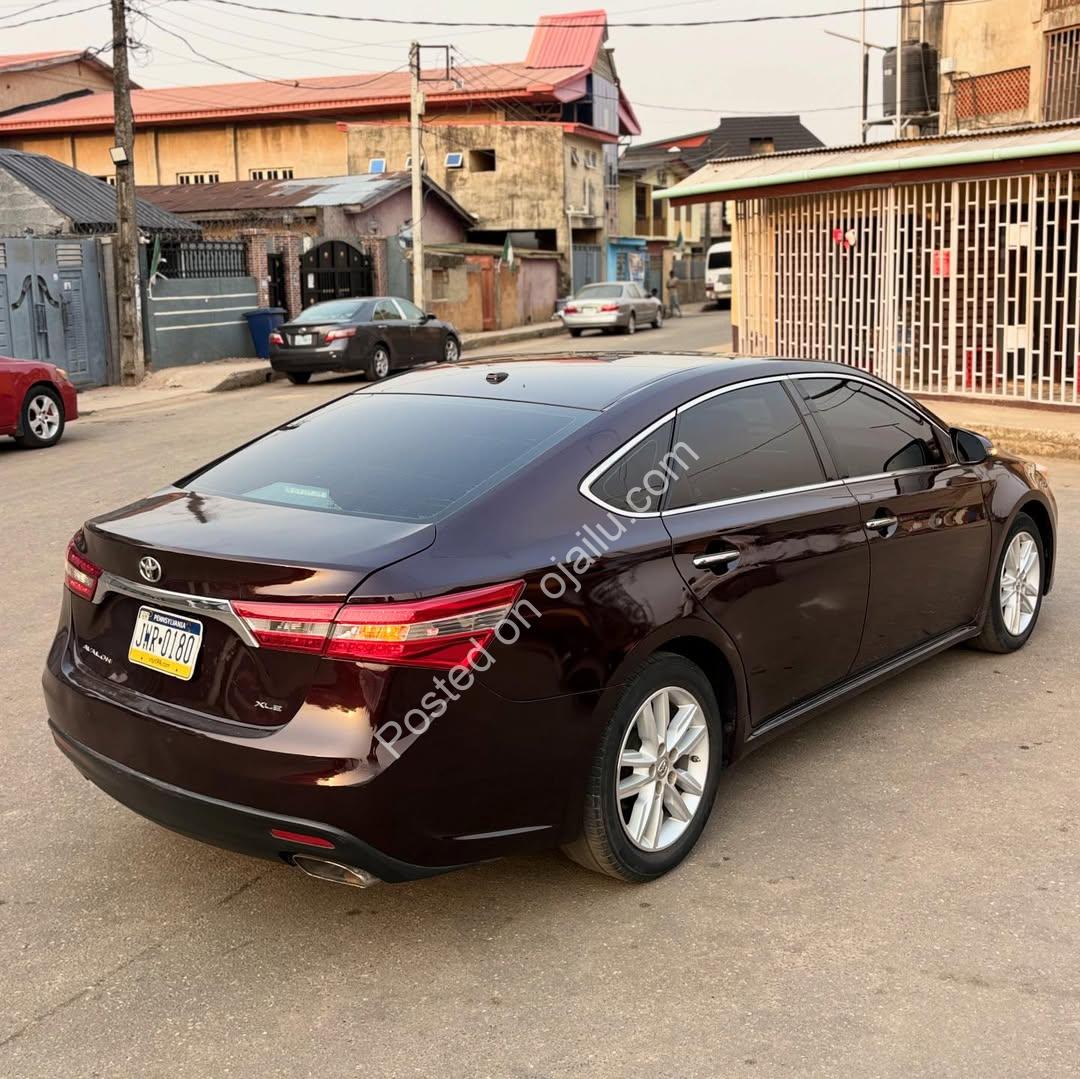 Luxury 2014 Avalon XLE: Sunroof, Camera, Thumbstart – 18.5M