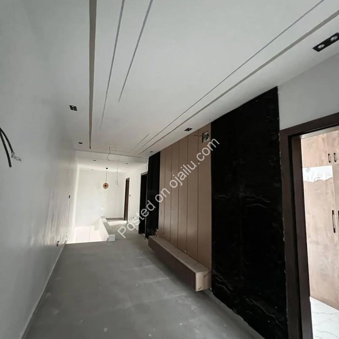 Exclusive 3-Bed Duplex with BQ in Serene Shell Estate