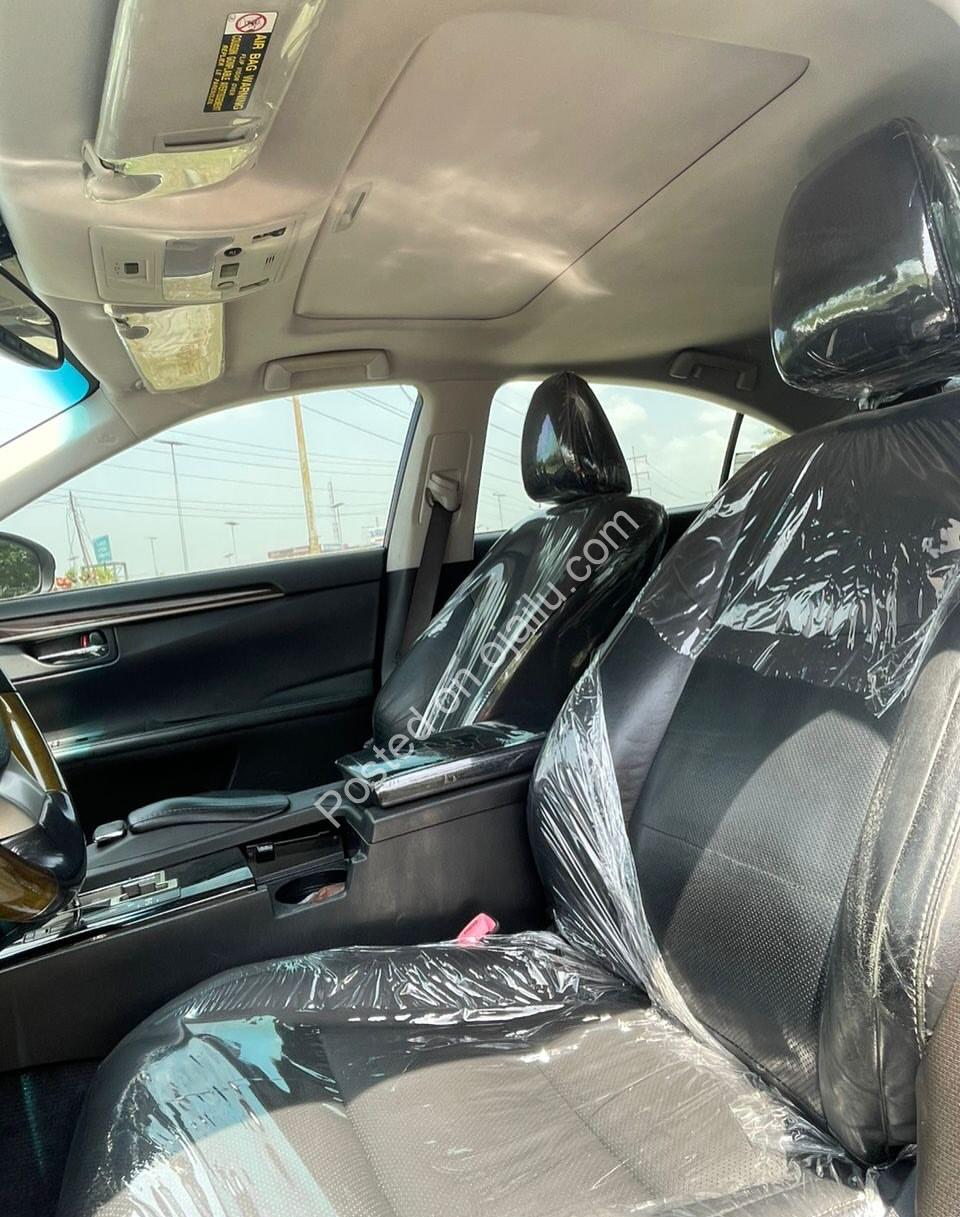 Luxury Lexus ES350: Pristine & Loaded