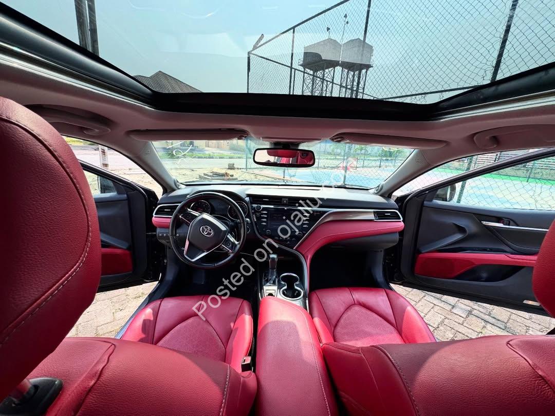 2018 Camry XSE: Luxury Tech & Panoramic Views