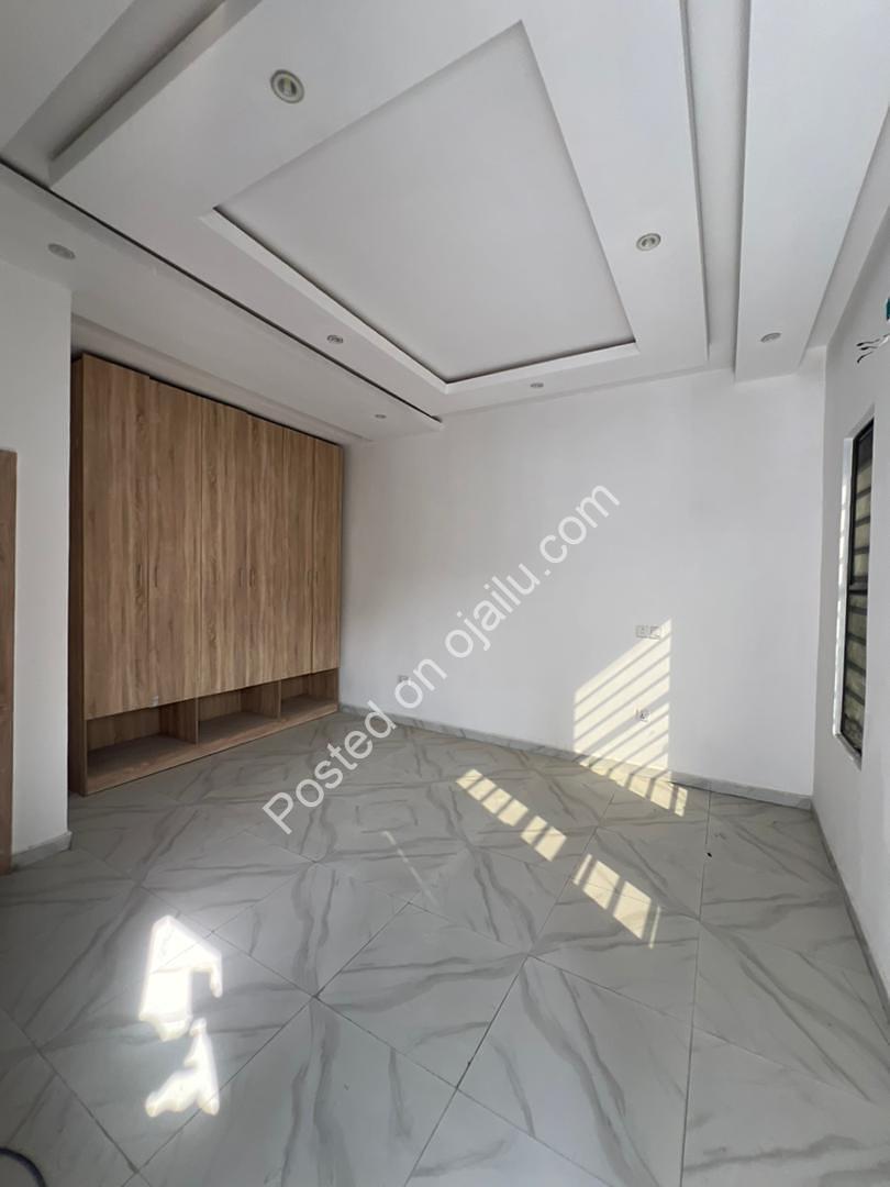 Elite 4-Bed Terrace Duplex in Prime Ajah