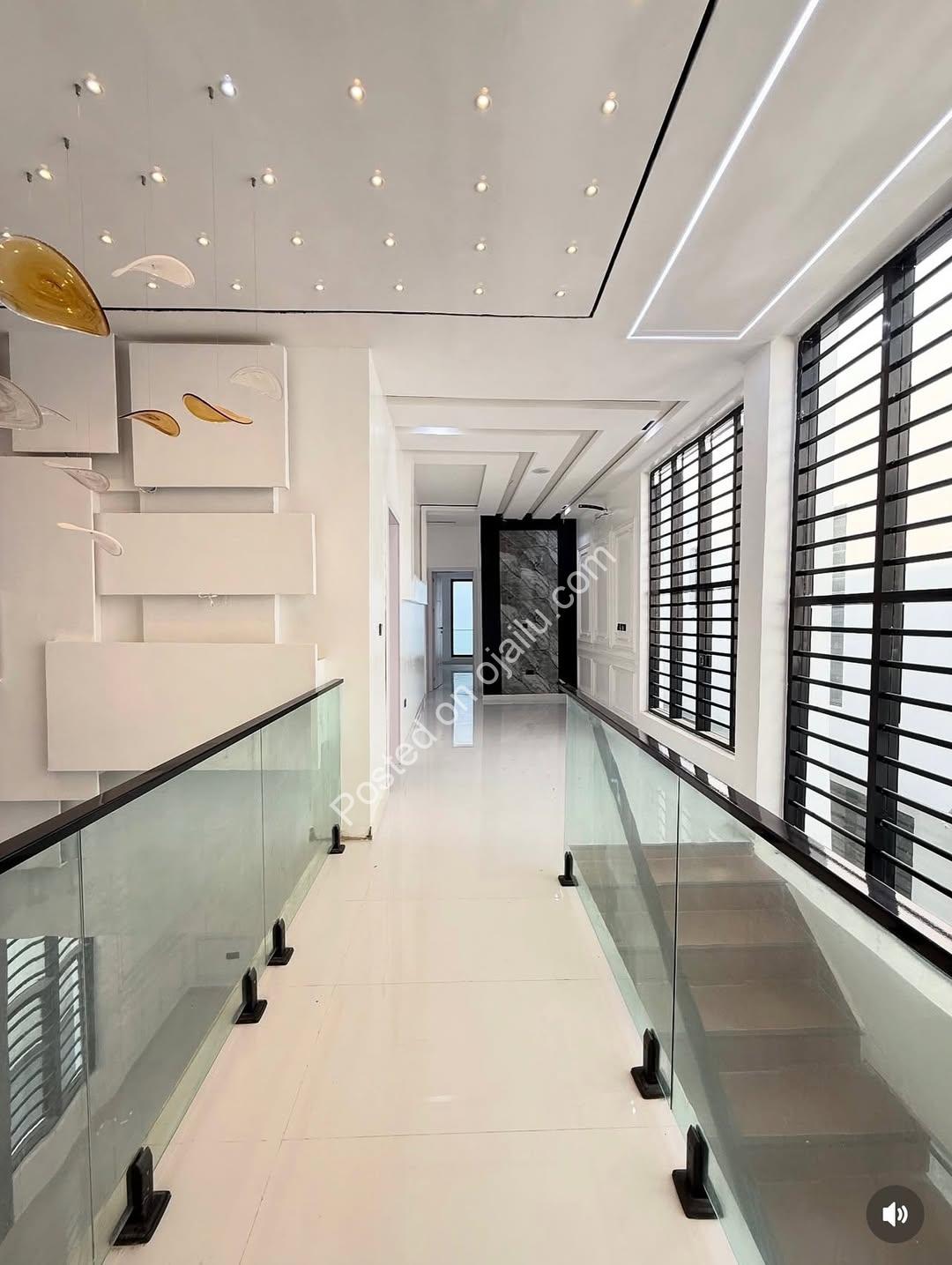 Stunning 5-Bedroom Smart Home in Prime Chevron Estate