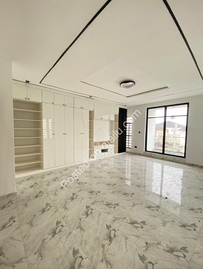 Lekki’s Finest: 4-Bedroom Duplex with BQ & Governors Consent