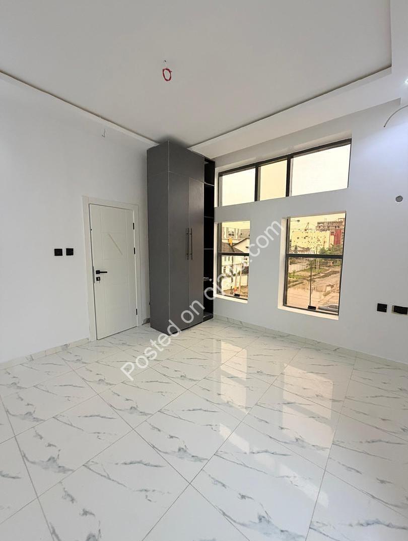 Lekki Phase 1’s Finest: A Brand New 4-Bedroom Masterpiece