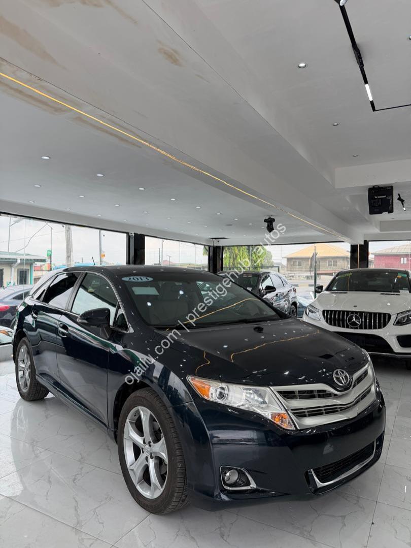 V6 Power & Panoramic Luxury: 2013 Toyota Venza XLE
