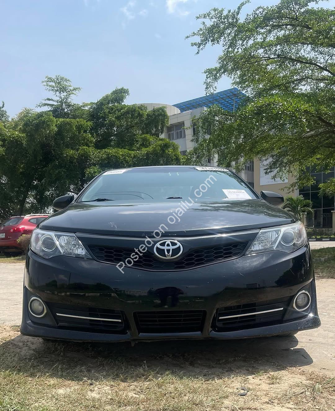 2014 Toyota Camry SE: Accident-Free & Urgently Priced