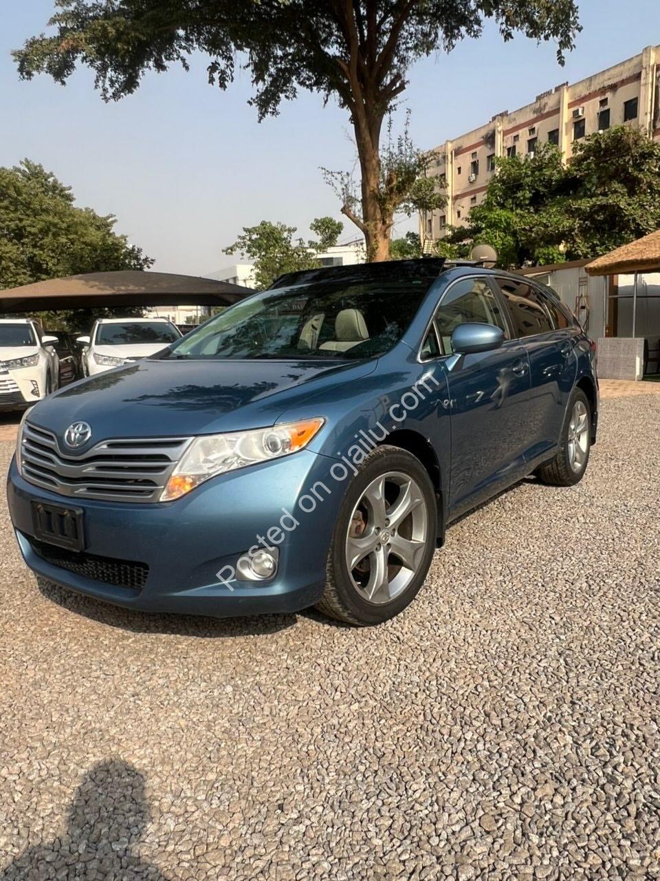2012 Toyota Venza: Full Option, Accident-Free Luxury