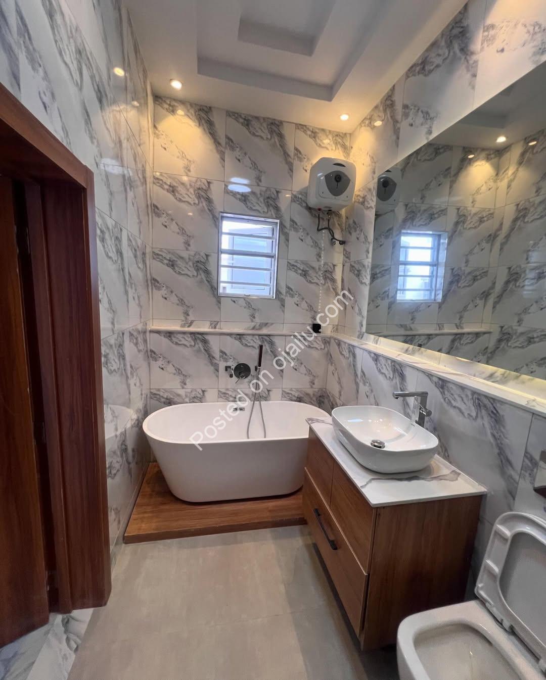 Orchid Lekki Haven: 4-Bed Terrace Duplex, All En-Suite