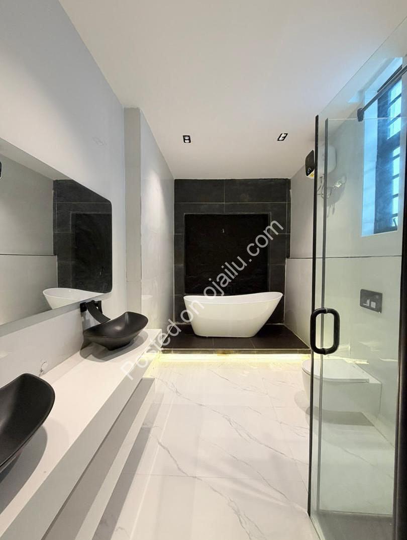 Lagos Luxury Estate: 5BR Duplex with Pool & Cinema