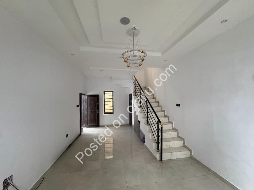 Modern 2-Bed Terrace: En-Suite Bliss in Ogombo