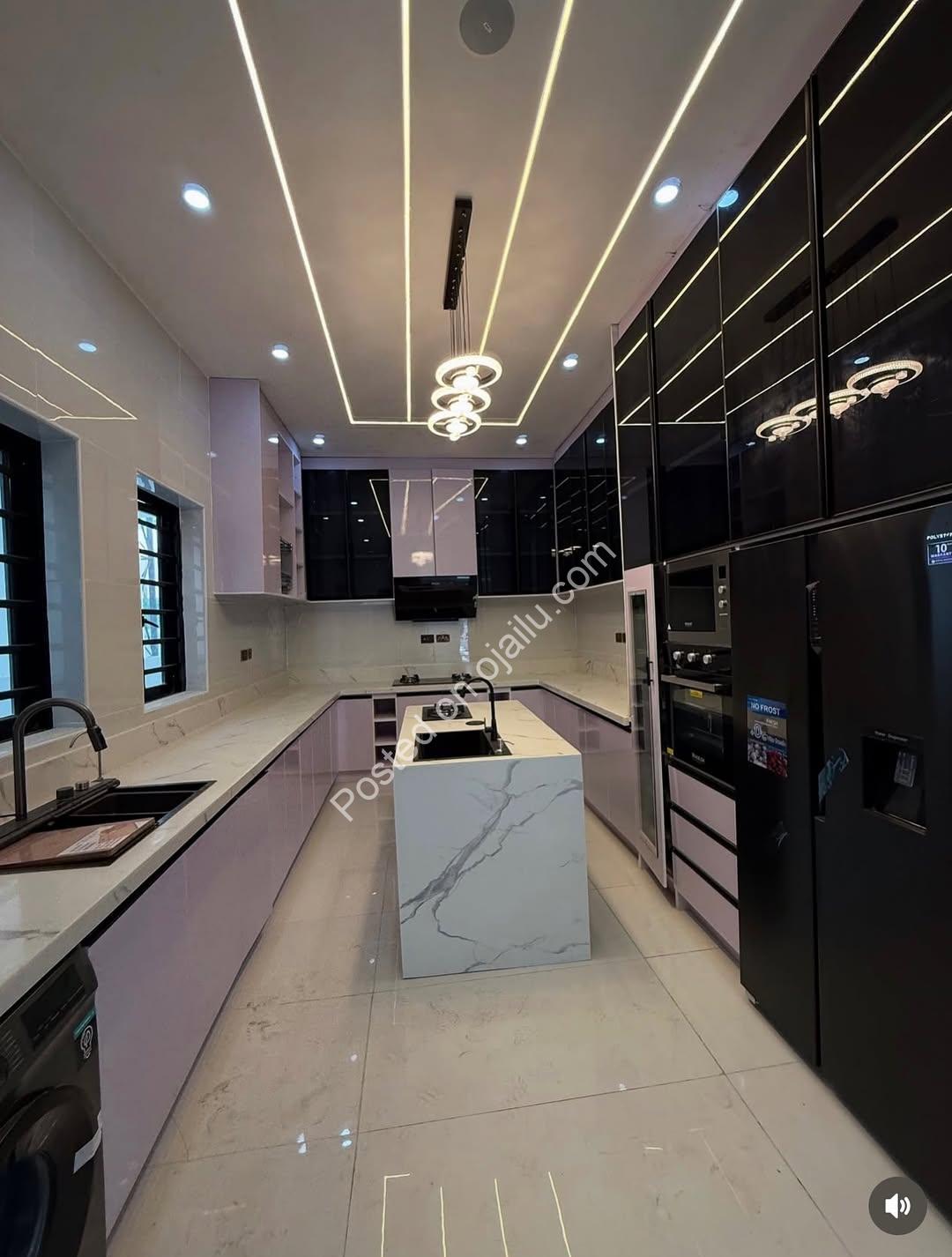 Stunning 5BR Duplex in Chevron’s Secure Estate