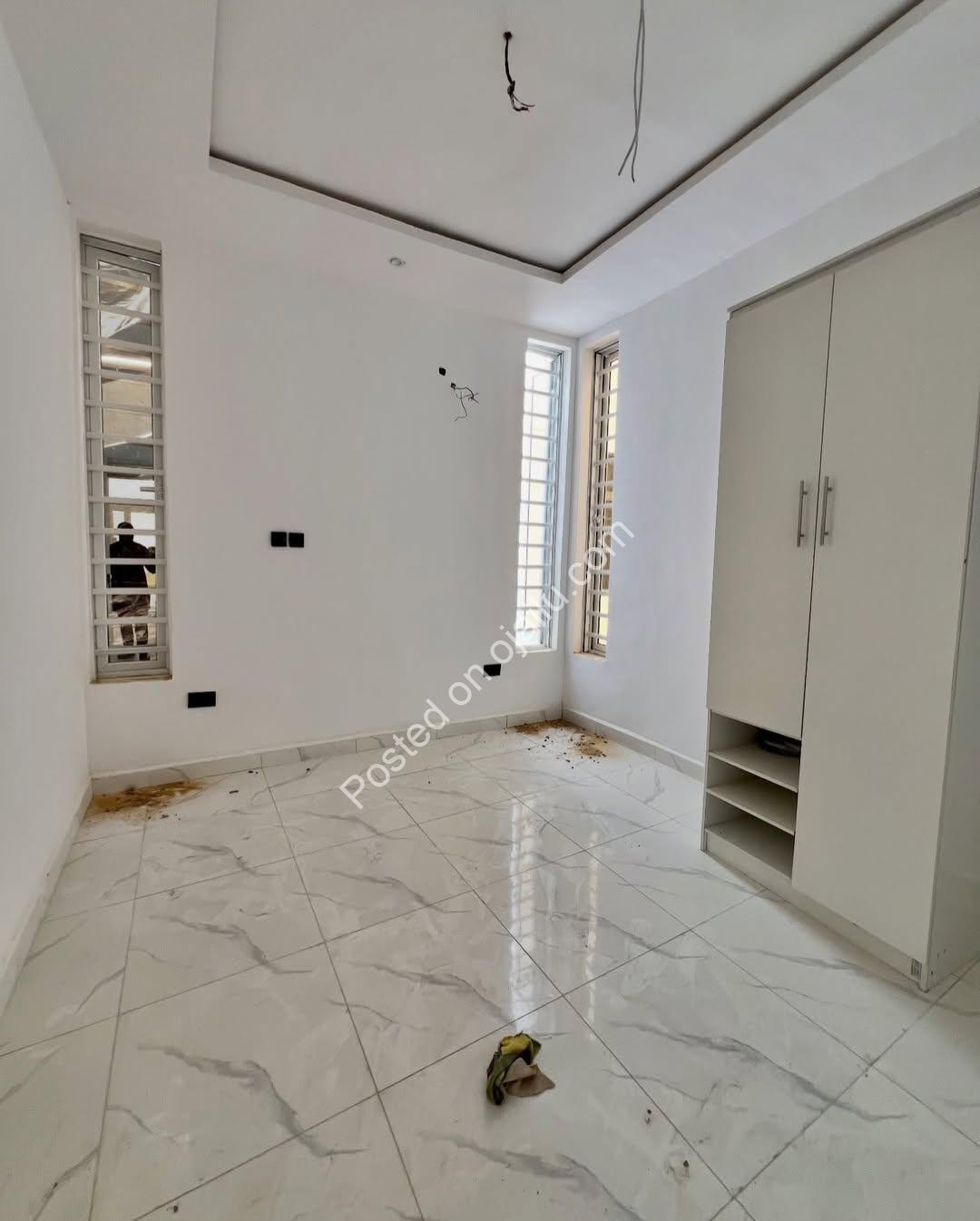 Spacious 4-Bedroom Duplex with Modern Luxury in Lekki