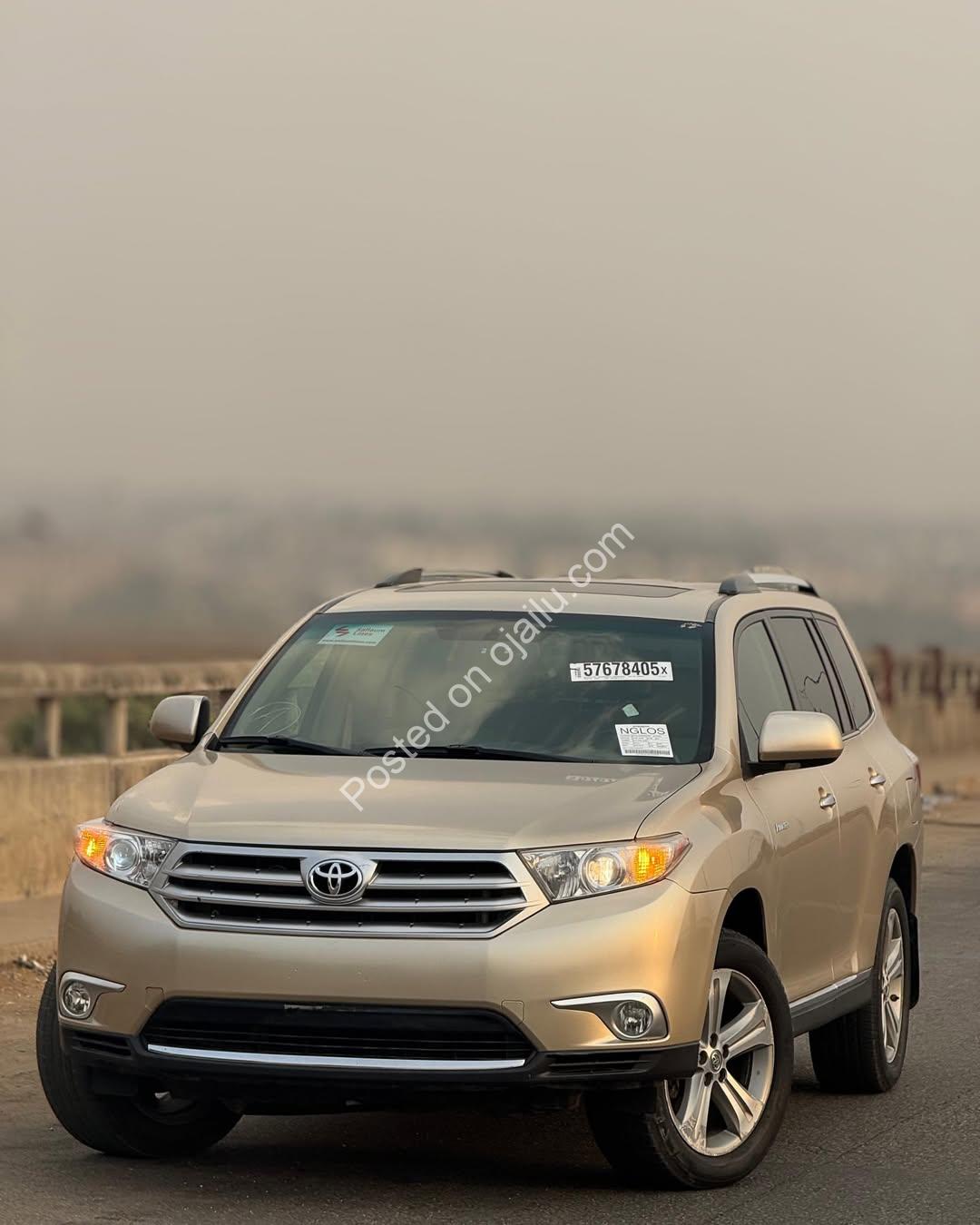 Luxury 2013 Toyota Highlander V6 – Abuja