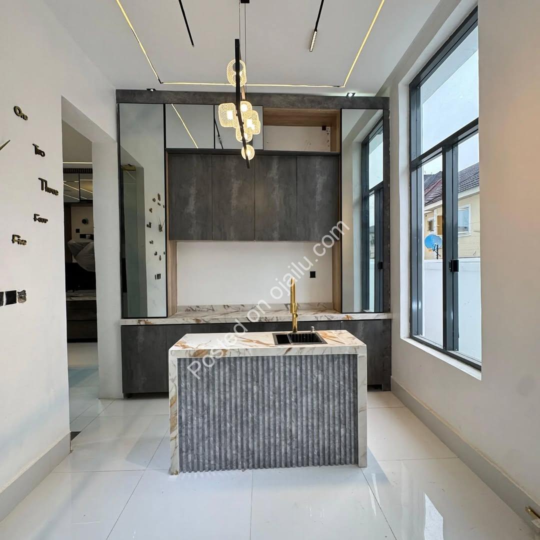 Lekki’s Ultimate 5-Bed Estate with Private Pool