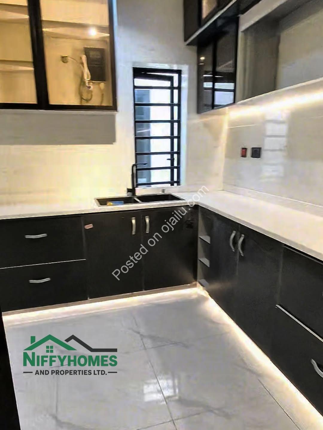 Lekki’s Ultimate 5-Bedroom Estate with Rooftop Oasis